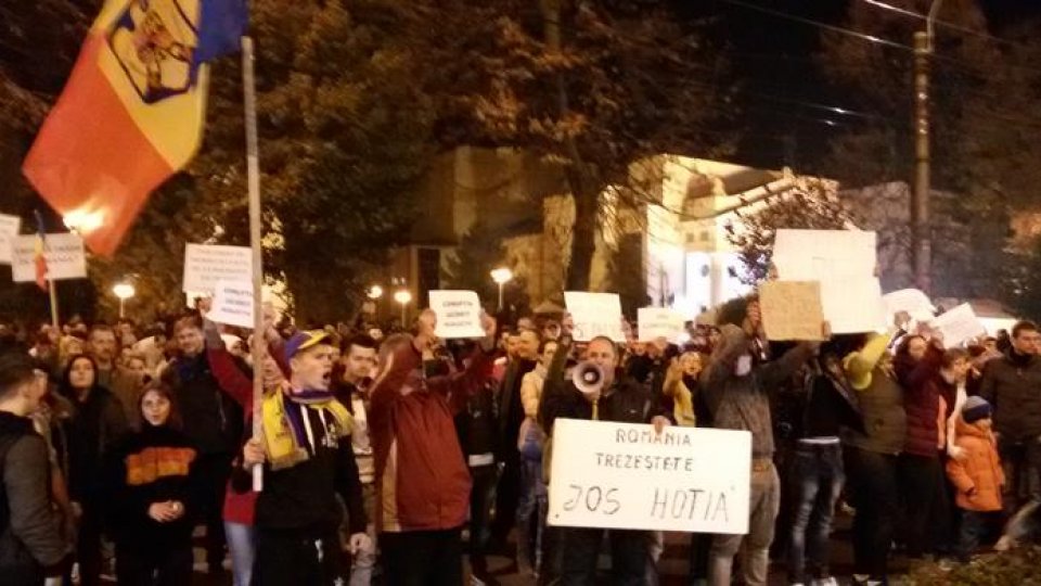 Protestele au continuat în mai multe oraşe din ţară