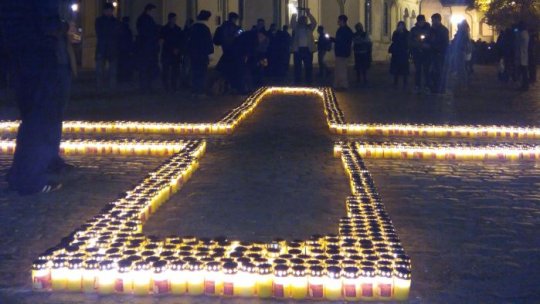 Două mii de credincioși la rugăciunea de la patriarhie #Colectiv