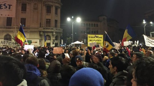 A şasea seară de manifestaţii în Piața Universității