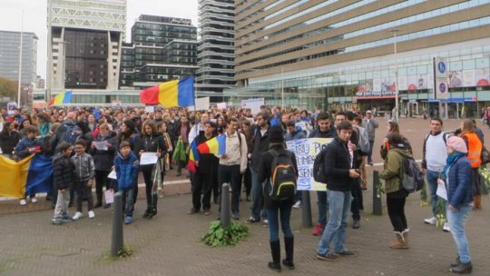 Marş al românilor din Haga în memoria victimelor din #Colectiv