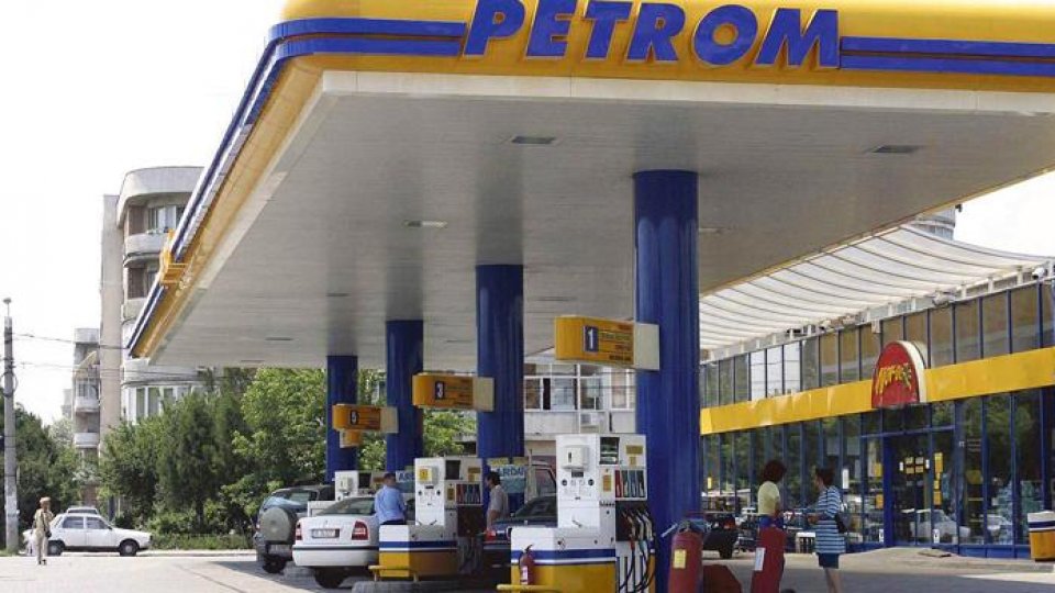 Petrom a ieftinit carburanţii