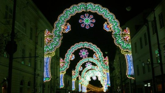 Centrul Sibiului, scăldat în lumini multicolore până pe 30 decembrie
