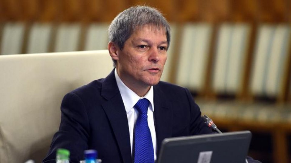 Premierul Dacian Cioloş prezintă bugetul în plenul Parlamentului