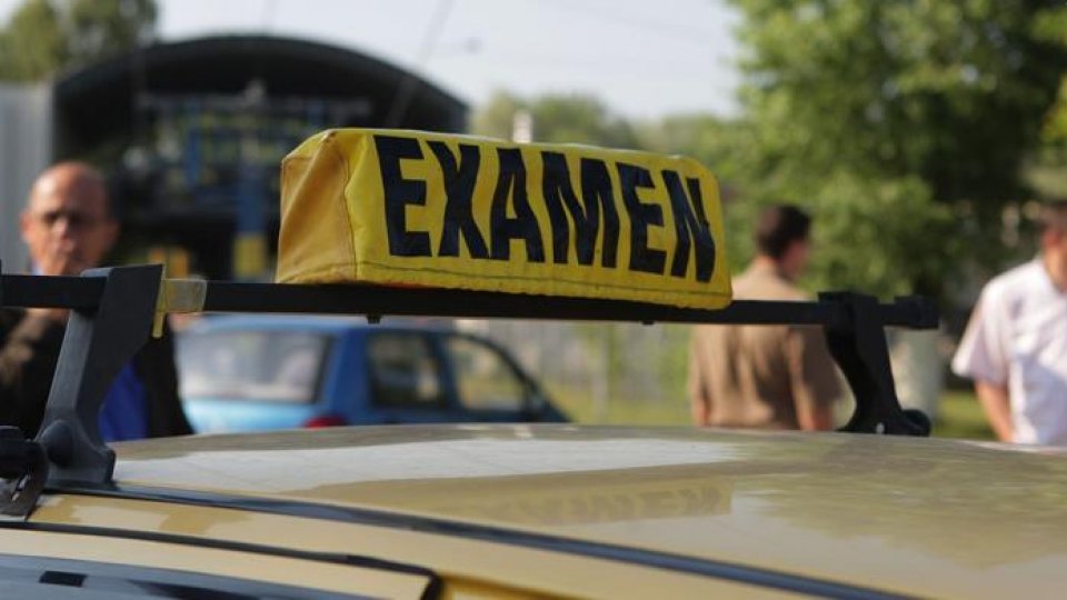 13 persoane, arestate în dosarul permiselor auto din Bucureşti