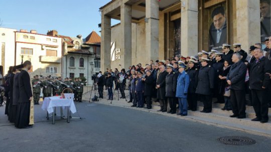 Ceremonie militară şi religioasă la Troiţa din faţa Sălii Radio