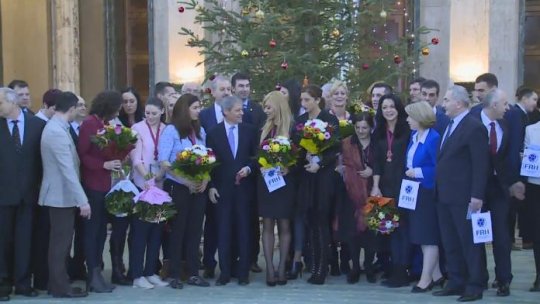 Premierul le-a premiat pe jucătoarele din naţionala de handbal