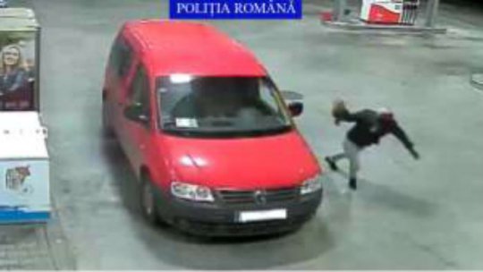 Percheziții la suspecţi de furturi prin metoda "înţepării anvelopei"