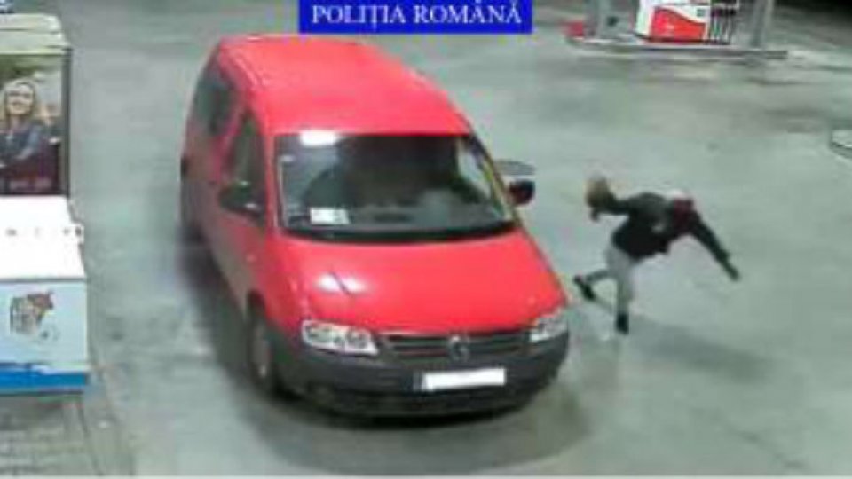 Percheziții la suspecţi de furturi prin metoda "înţepării anvelopei"