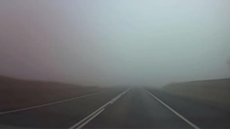 Se circulă în condiţii de ceaţă pe mai multe şosele din zona Transilvaniei