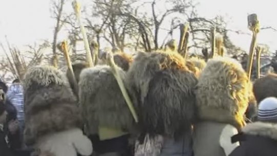 "Bătaia tradițională cu bâte" de la Oituz restricționează traficul pe DN 11