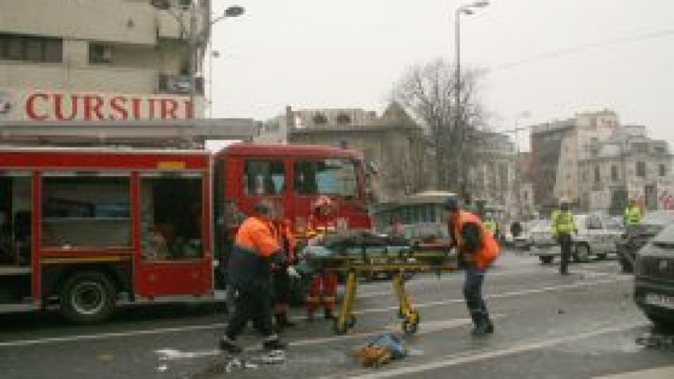 Doi morţi şi zece răniţi, într-un accident rutier în Bucureşti