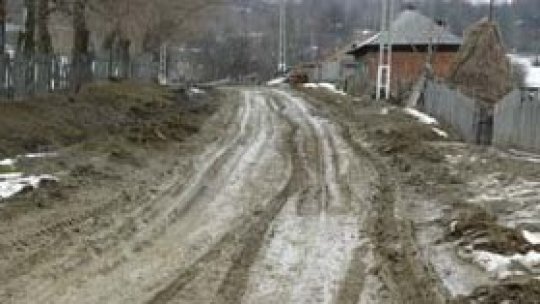 Zeci de kilometri de drumuri naționale încă neasfaltate