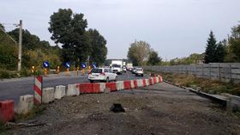 Separatoare de sens pe DN1, cu bani din donații