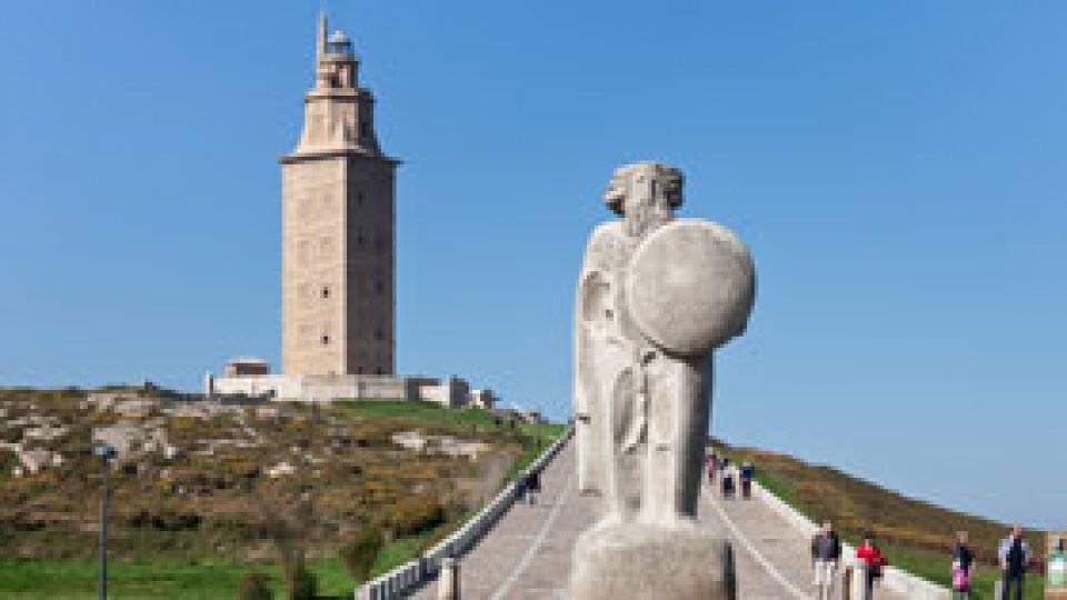 ATRACTII EUROPENE: Torre de Hercules din Spania