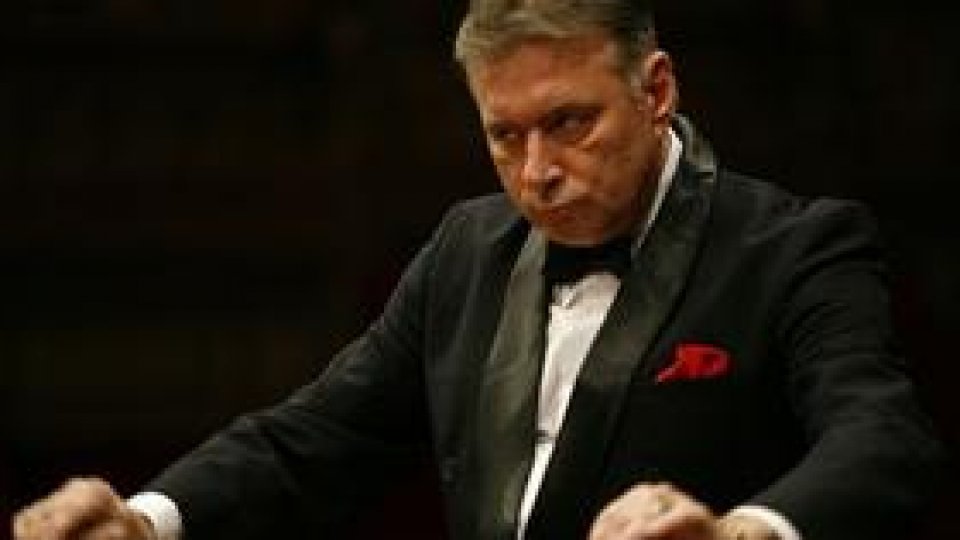 Dirijorul Mădălin Voicu şi fiul său, la Sala Radio