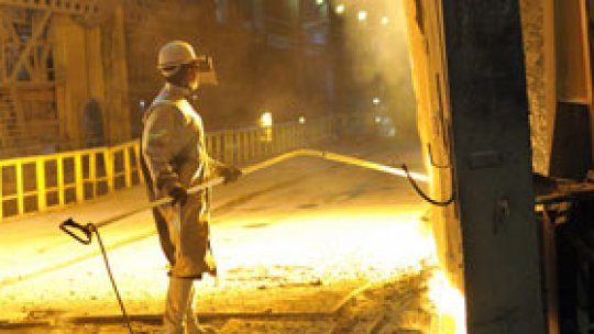 La Combinatul Arcelor Mittal Galaţi creşte producţia, scade personalul