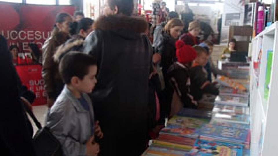 Peste 13.000 de vizitatori la Târgul Gaudeamus de la Craiova