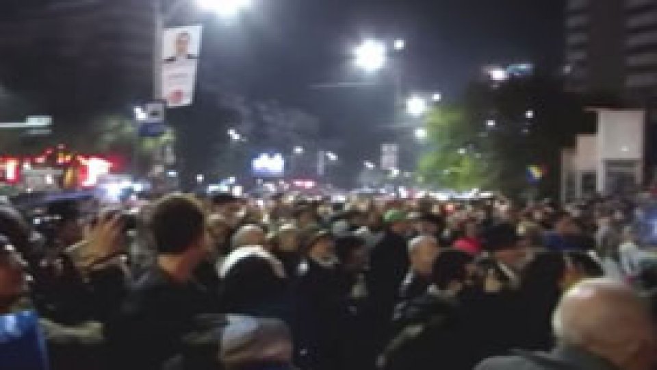Protest în Piața Universității față de neridicarea imunității lui Dan Șova