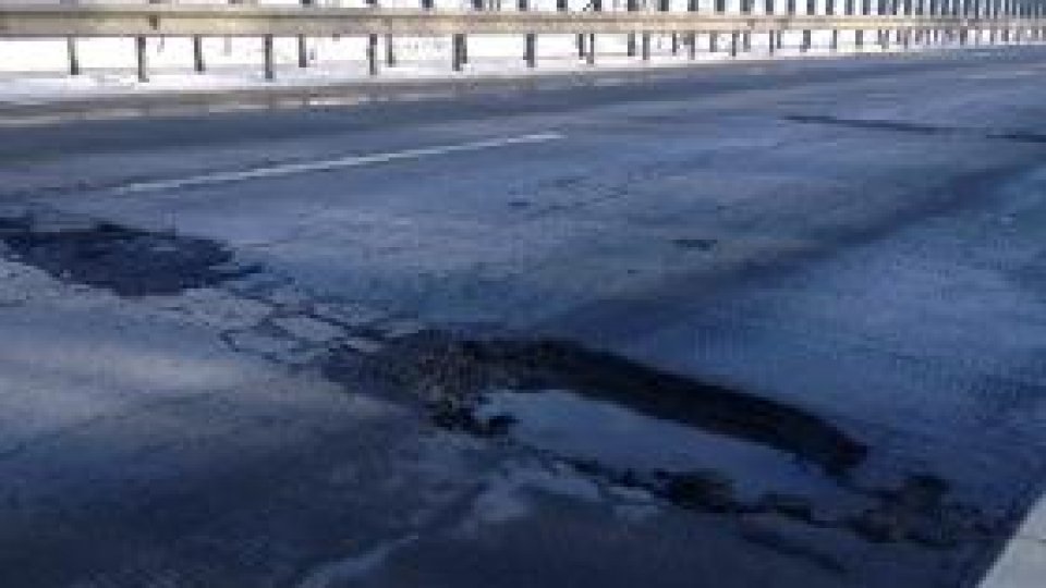 Reparații la drumuri: lucrări amânate din cauza constructorilor