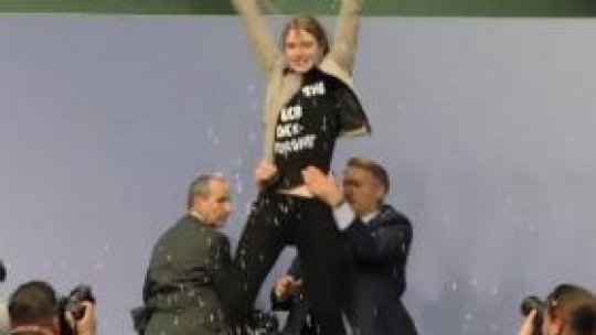 Președintele BCE, Mario Draghi, atacat cu confetti