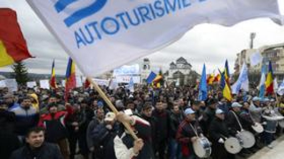 Proteste la Mioveni pentru construcţia autostrăzii Piteşti-Sibiu
