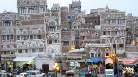 Trei cetăţeni români au fost evacuați din Yemen