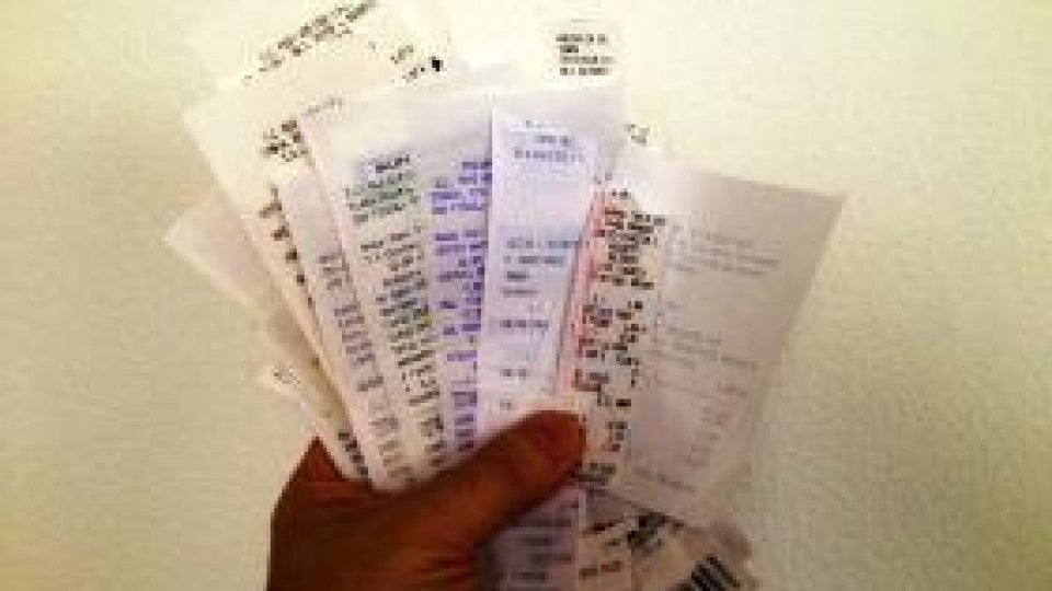 Avalanşa de bonuri câştigătoare la loteria fiscală scade valoarea premiilor