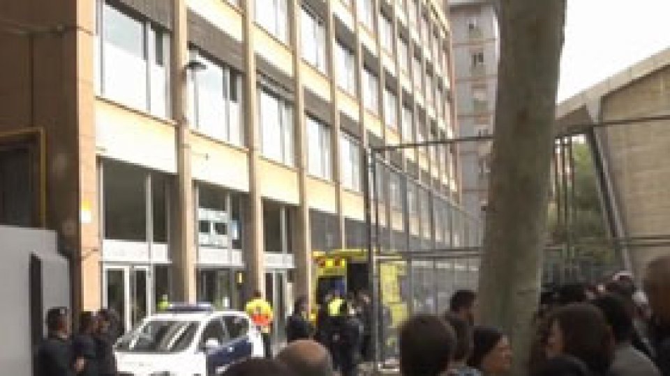 Atac armat la un liceu din Barcelona: un profesor a fost ucis