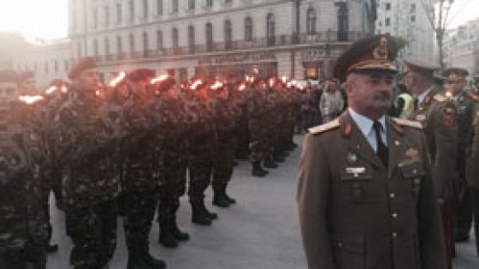 Ziua Forţelor Terestre s-a încheiat cu retragerea cu torţe