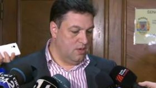 Comisia Juridică a Senatului: Fără cătuşe pentru arestaţii preventiv