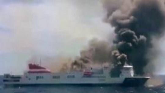 MAE: Şase români, salvaţi ieri de pe un feribot cuprins de flăcări
