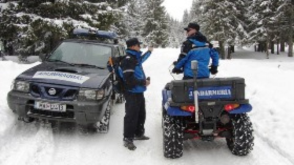 Circulaţie dificilă pe unele drumuri naţionale din cauza vremii