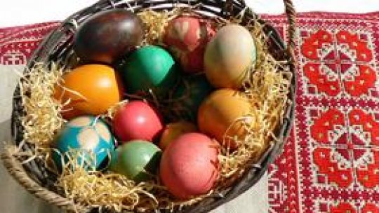 Românii cumpără "cu 50% mai multe ouă în apropierea sărbătorii Paştelui"