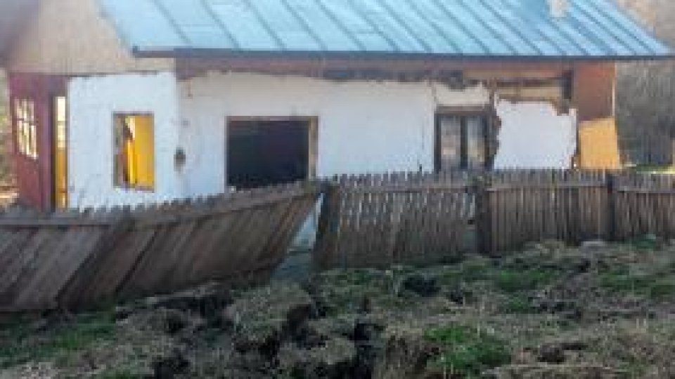 Case din localitatea Breaza distruse de alunecările de teren