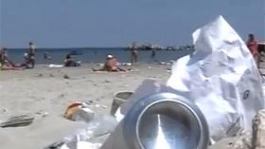 Elevii din Constanța au strâns gunoaiele de pe Plaja Modern