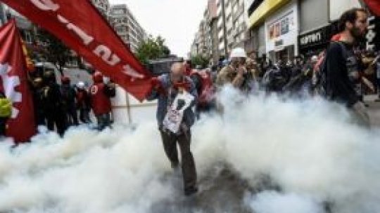 Incidente la manifestaţiile europene de 1 mai