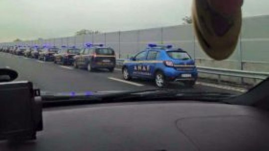 Turiştii din Vama Veche au spart parbrizul unei maşini a fiscului