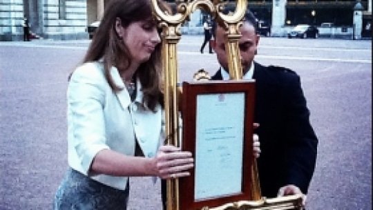 Primele imagini cu fetiţa cuplului regal britanic Kate şi William