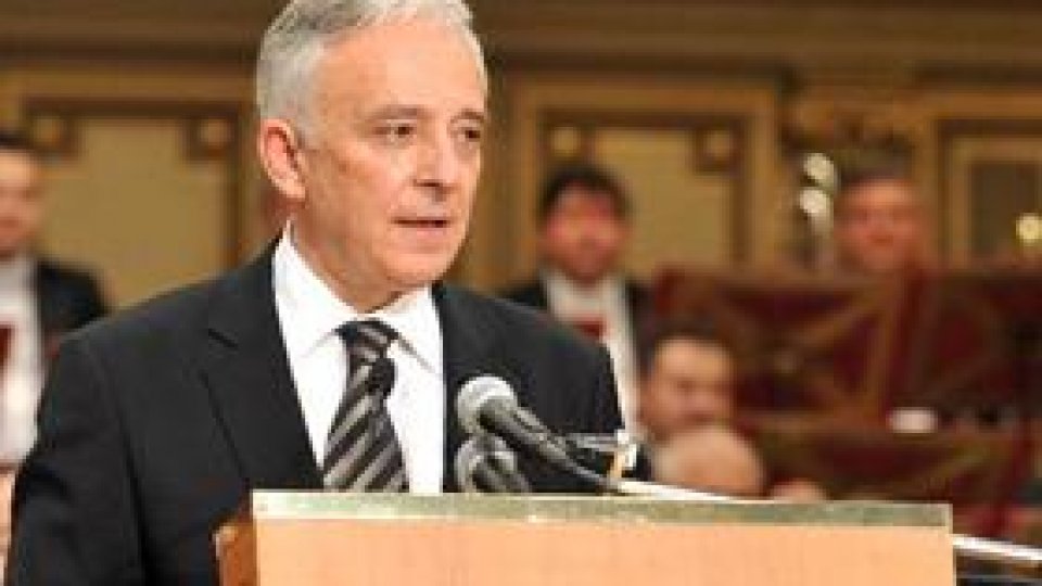 M. Isărescu: Comisioanele băncilor pentru operaţiuni sunt încă mari