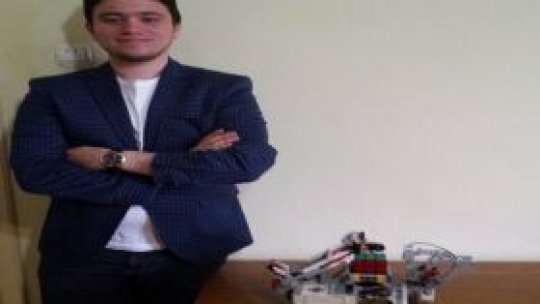 Robologo, robotul care rezolvă cubul Rubik!