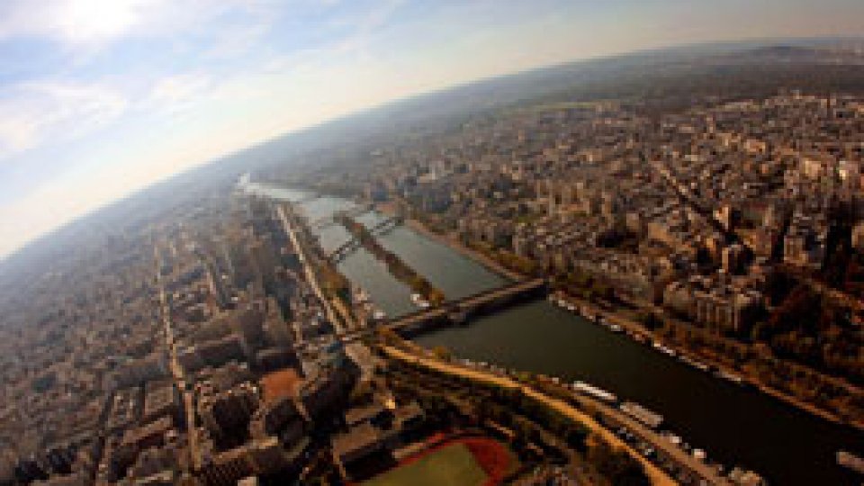 Românii, hoţi din buzunare din Paris, arestaţi