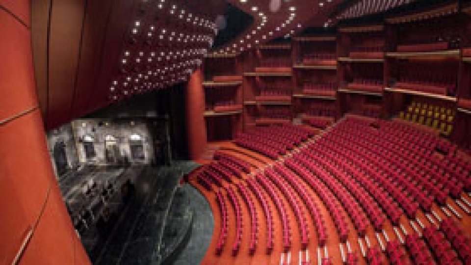 Primele tururi cu ghizi în Teatrul Naţional din București