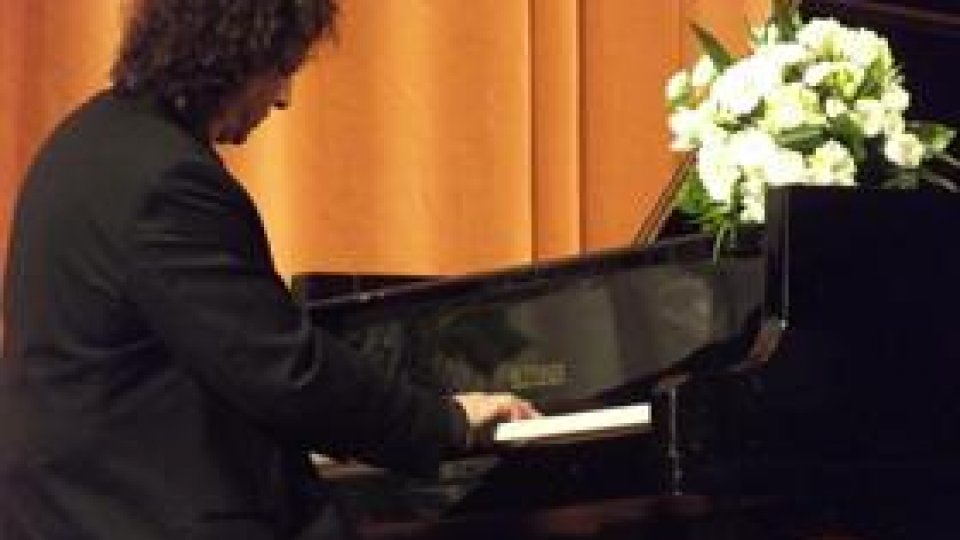 Pianul călător a rămas la Deva, dar turneul lui Horia Mihail continuă