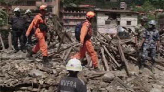 Autorităţile din Nepal cer sistarea operaţiunilor de căutare şi salvare