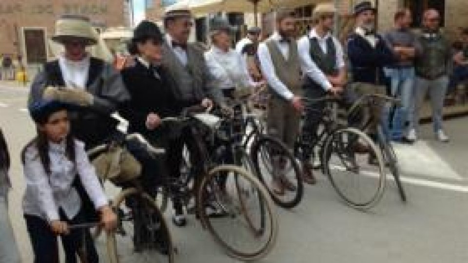 Eroica - Bicicletele de epocă ...de aur în Toscana, la Buonconvento