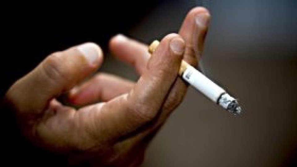 Un măr oferit la schimb pentru o ţigară