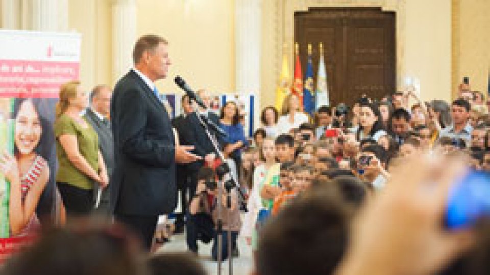 Klaus Iohannis a promulgat legea privind dublarea alocației pentru copii