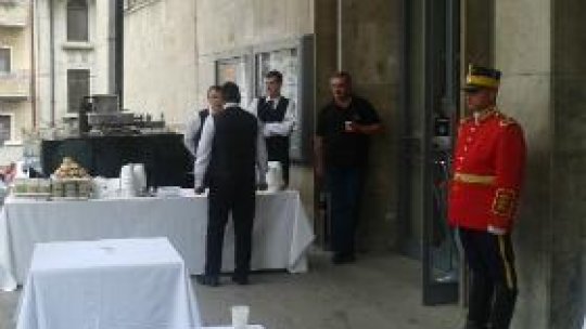 Povestea din spatele protocolului militar