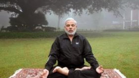 Sesiune de "yoga în masă", cu premierul Narendra Modi