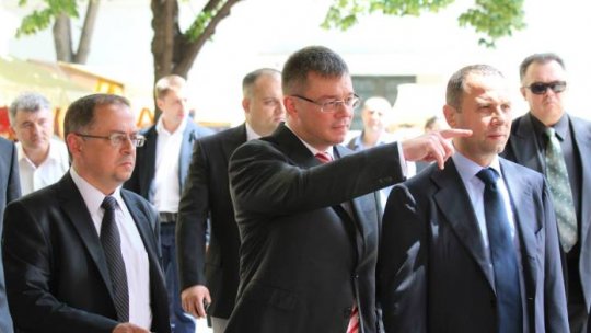 Parlamentul votează marţi numirea lui M.R.Ungureanu la şefia SIE